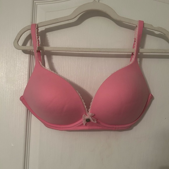 Adorable pink Victoria’s Secret no wire bra with bow detail at front. - Picture 1 of 4